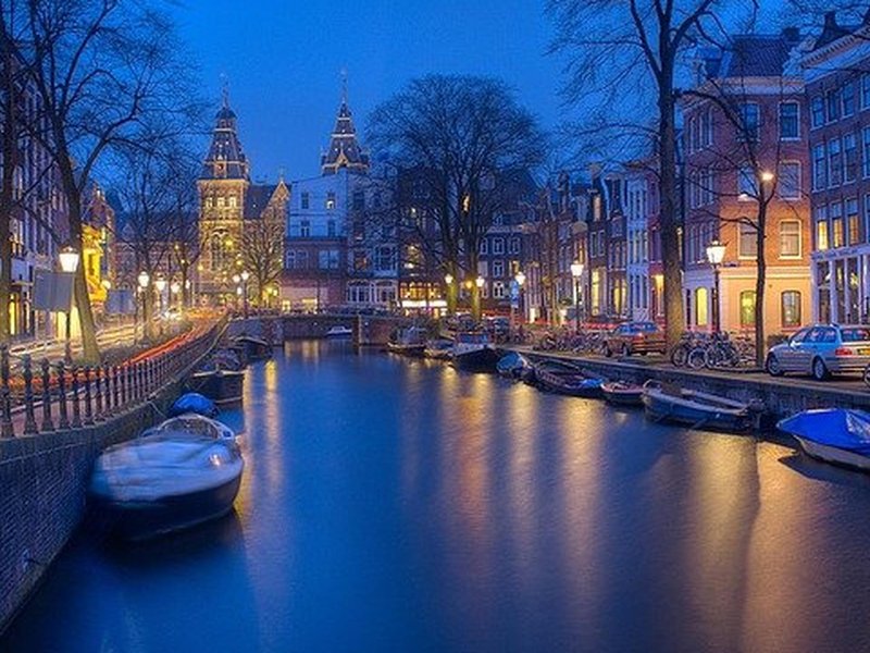 Op bezoek in Amsterdam. Waar moet je zijn voor een avondje gezelligheid?