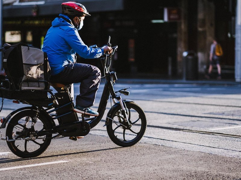Een elektrische fiets aanschaffen in een winkel