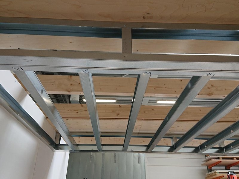 Wat is een metal stud plafond?